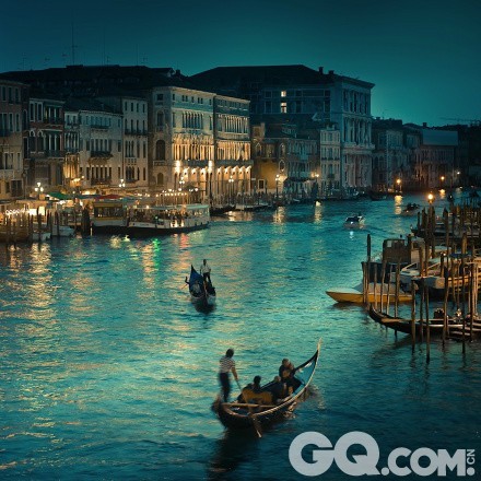 威尼斯有“因水而生，因水而美，因水而兴”的美誉，享有“水城、”“水上都市”“百岛城”“亚得里亚海的女王”“桥城”等美称。乔治•克鲁尼 (George Clooney)与妻子阿迈勒•克鲁尼 (Amal Clooney)的婚礼就选择在这里举办。
