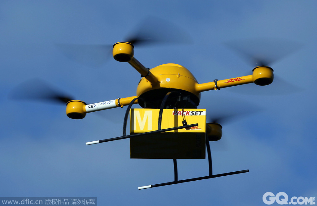 2013年，德国DHL快递集团首次实现了无人机包裹运送，成功利用无人机Paketkopter将波恩药房的一个药品包裹从运送至一公里外的DHL总部。