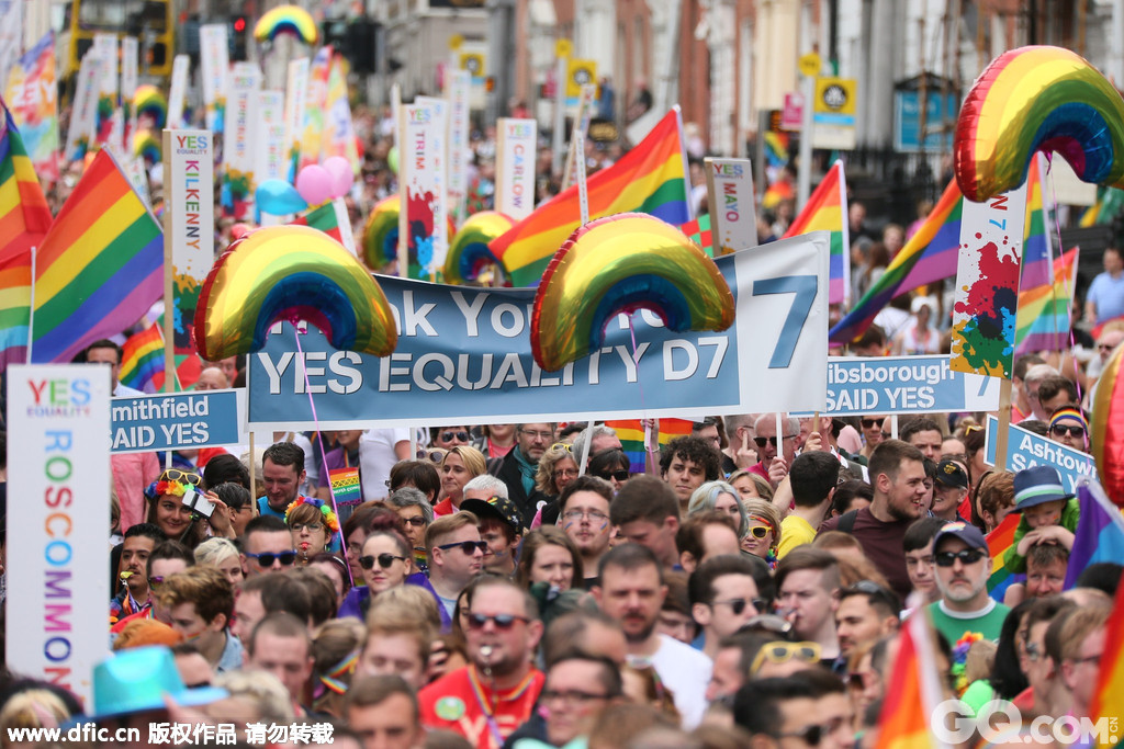 当日的爱尔兰都柏林街头被游行者们占领，成为了爱尔兰有史以来最大的同志骄傲活动。