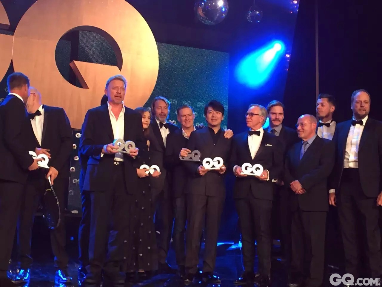 11月5日，柏林，郎朗与Brian Adams，Tommy Hilfiger和Boris Becker在2015GQ德国年度先生颁奖典礼现场