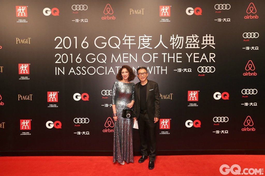 康泰纳仕中国总裁Liz Schimel与先生出席2016GQ年度人物盛典。