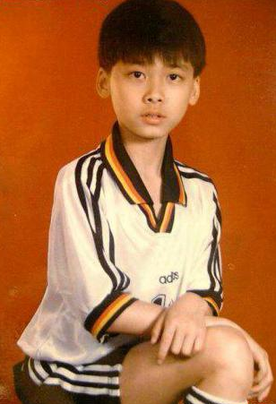 小时候的李易峰。