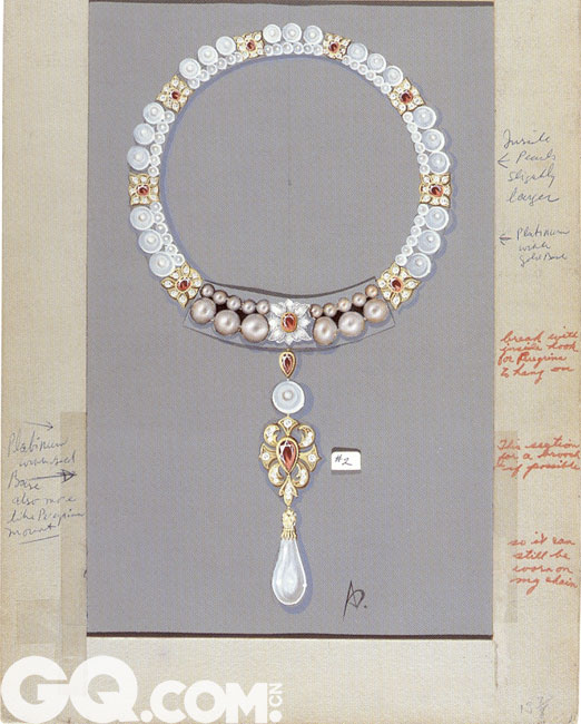 卡地亚的工匠们在追求极致工艺的同时，亦不忘兼顾作品的佩戴属性，其首创的可拆卸珠宝就是完美结合实用度与美观度的风格臻作。20世纪30年代，一种以铂金为底座，上面镶嵌硕大花朵形钻石的珠宝设计在英国伦敦开始风行。这是卡地亚又一项令人惊叹的创作，铺镶钻石的娇美花朵可在佩戴者的手腕上随意开合，堪与科幻小说家儒勒•凡尔纳的天才想象媲美。这种任由佩戴者“自己创造”的成套首饰，不仅富有现代感，更让佩戴的体验充满乐趣。1940年，卡地亚取得了该款珠宝设计的专利权，可拆卸珠宝的风潮也迅速从伦敦席卷欧洲大陆，俘获一众名媛淑女的芳心。