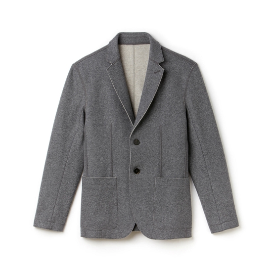 灰色的厚羊毛外套则采用修身利落的剪裁，散发出浓浓的都市气息，成为秋冬季节商务场合的明智选择。
价格：4690元