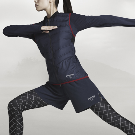 NikeLab Gyakusou Shield Runner Pant运动裤采用轻质防水面料和粘合式拉链口袋，裤脚采用弹性收口设计，有效防止溅水。