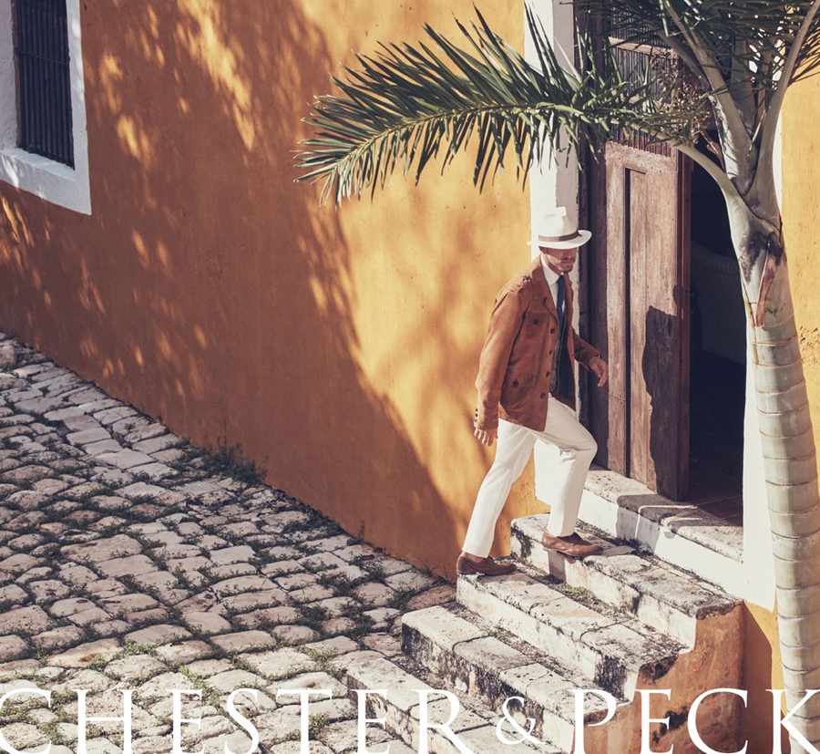 墨西哥时尚品牌Chester & Peck的2016年春夏型录，以哈瓦那风格为主题。独特风格的外景下，展示着色彩丰富的西装、哈瓦那帽子、休闲短裤，以及运动夹克，凸显着成熟男士的儒雅与风尚。