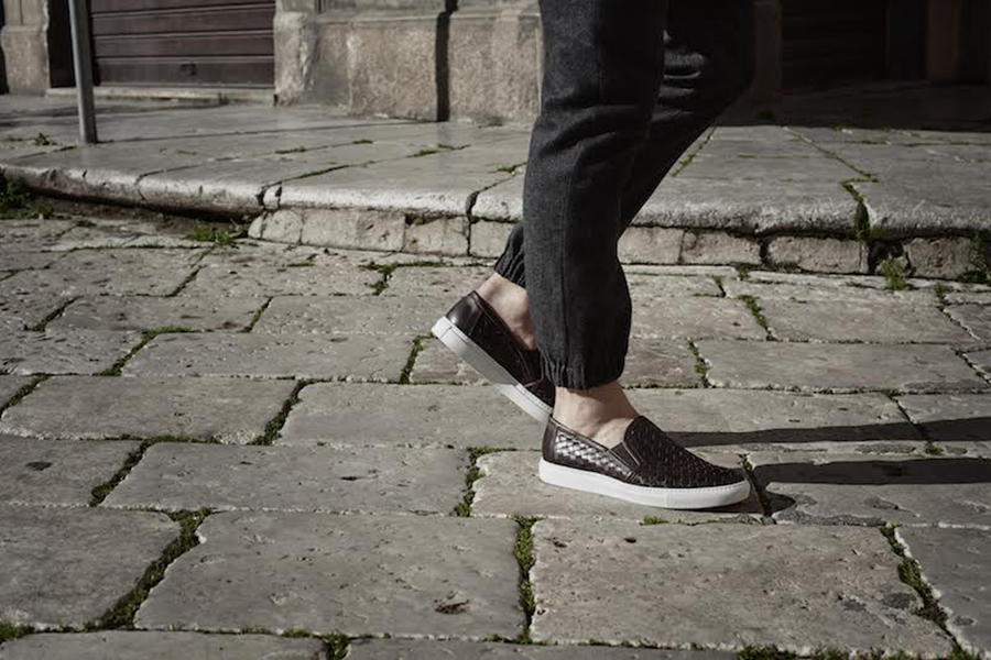 以女士鞋履闻名的意大利品牌M.Gemi进军男士市场，推出了2016男士鞋履广告大片。品牌创始人Ben Fischman认为，男士如果喜欢一双鞋，他会买齐这一款的所有颜色。而M.Gemi会给男士提供丰富的风格选择，经典的时尚款式同样百搭。