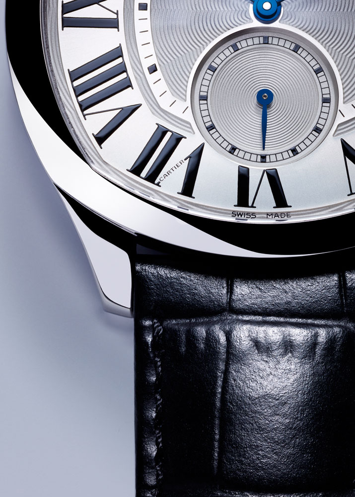今年五月首发的五款Drive de Cartier腕表中，包括一款搭载9452 MC型浮动式陀飞轮机芯的高级制表，荣膺“Poinçon de Genève”（日内瓦优质印记）