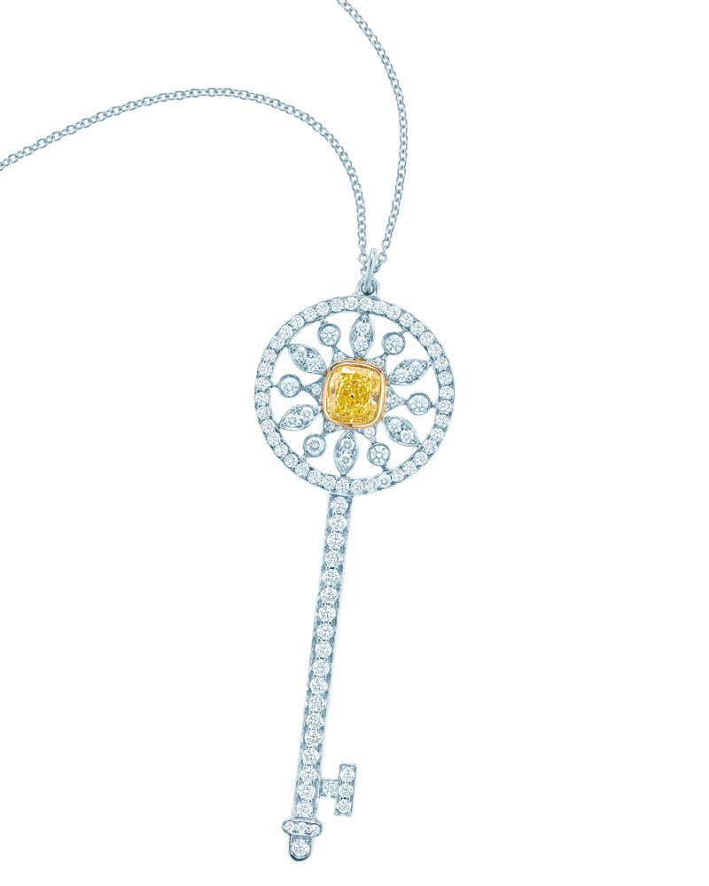陈鲁豫佩戴Tiffany Keys 18k白金镶嵌黄钻和白钻星形钥匙吊坠