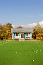 网球场后面是Richard Woods设计的乒乓球馆。
