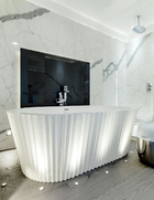 摆在客房浴室的浴缸设计，是Kelly受日本折纸艺术启发的创作。