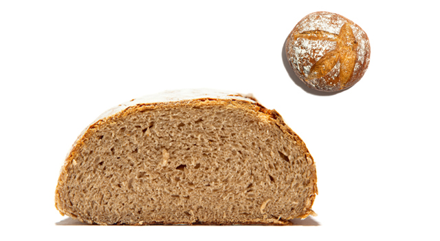 Rye round bread 黑麦圆面包本质上与黑麦面包相同，区别只是形状，缩小黑麦粉比例后也常常作为高级餐厅的餐前面包。