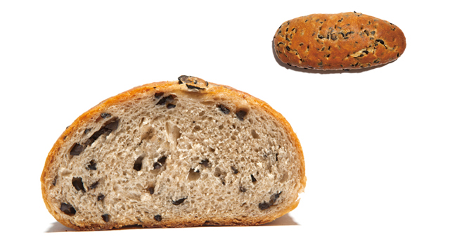 Olive bread 橄榄面包德国黑麦粉加碎黑橄榄，并在烤制过程中要刷多次橄榄油，比一般黑麦面包更容易入口。