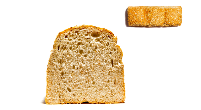 Whole wheat toast 全麦吐司不同于去皮的小麦粉制作的白吐司，以整粒小麦磨粉的全麦吐司被很多人认为更健康。