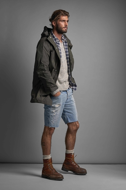Abercrombie & Fitch 隆重推出2016春夏男装系列，这也是男装首席设计师Aaron Levine 加盟后的首发系列。