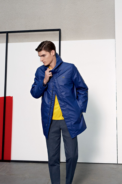 法国品牌Lacoste Live推出了2016秋冬男装型录，羊毛翻领夹克衫，羊毛外套，还有色块拼接的外套，各具特色。剪裁精细，款式前卫的日常休闲装，适合年轻一代穿着。