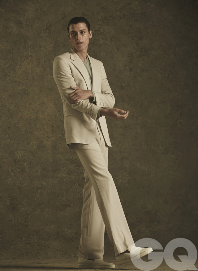 老板,再来几件会呼吸的西装