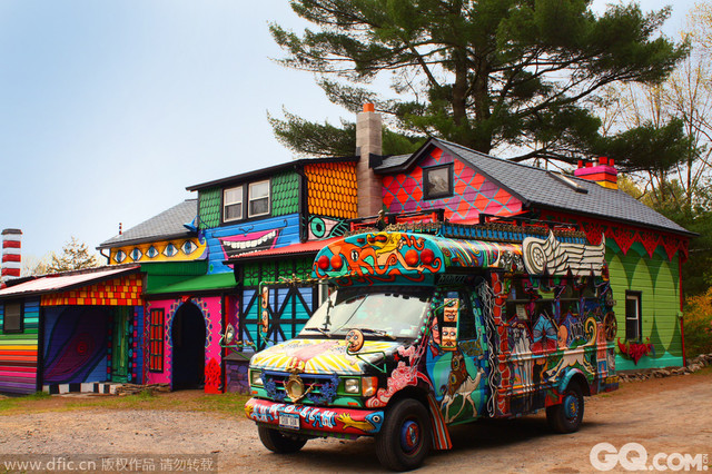 童话小屋和童话汽车。