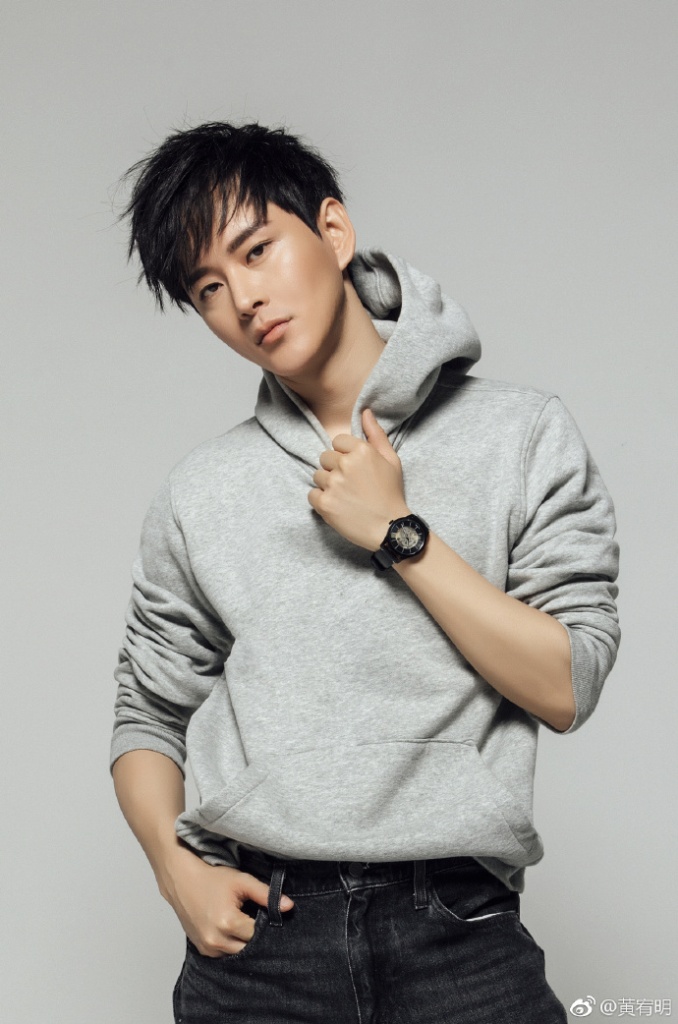 《如懿传》当红小生黄宥明,经超联袂而至 摇曳你"芯" calvin klein