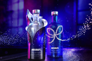 ABSOLUT绝对伏特加推出#绝对夜装#：两款限定瓶身带你揭开不一样的夜
