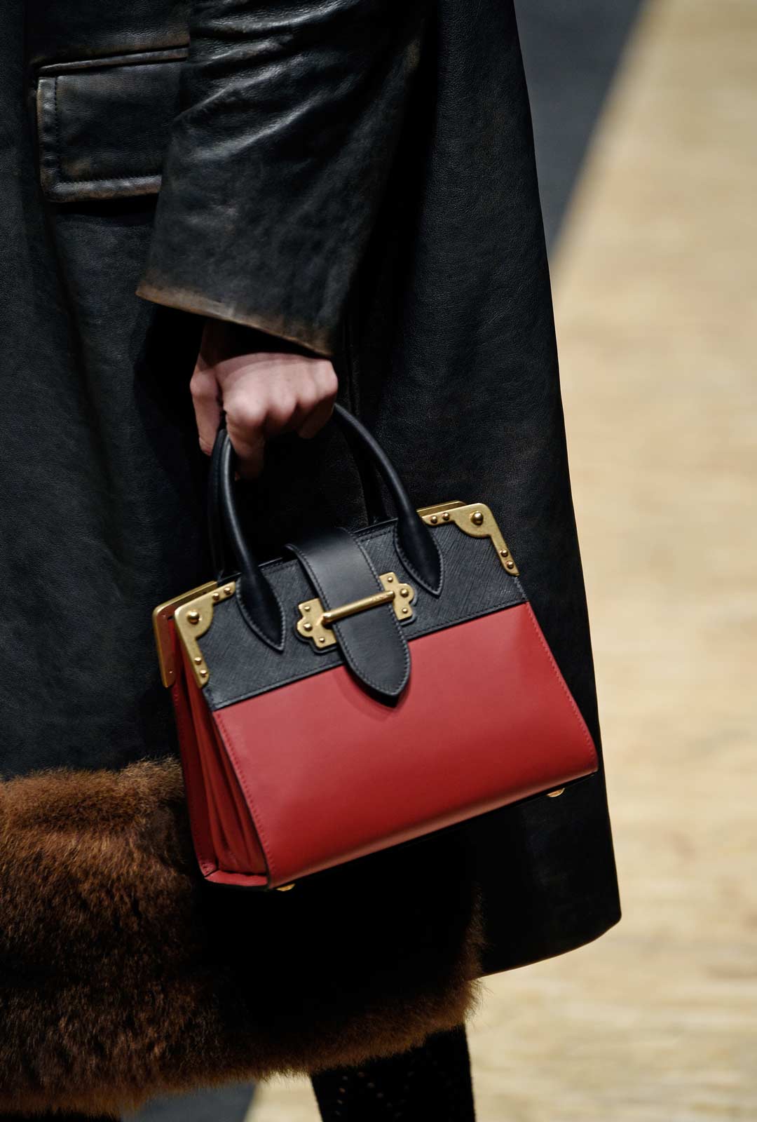 prada这次的配饰都很好看.