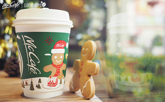 麦咖啡圣诞绿杯上市和姜饼人一起玩转创意吃法