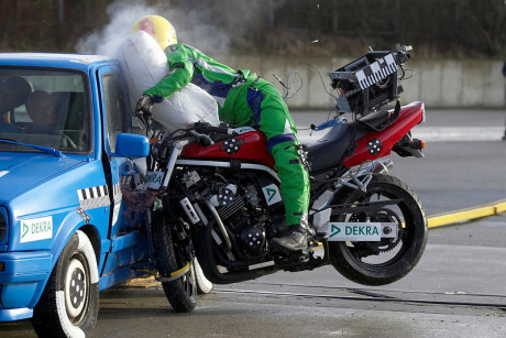 本田为摩托车制造了安全气囊，可以说是安全第一了