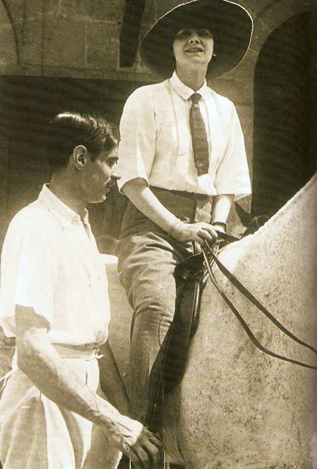 boy capel与gabrielle chanel叛逆的gabrielle,也是一位痴迷于骑术的