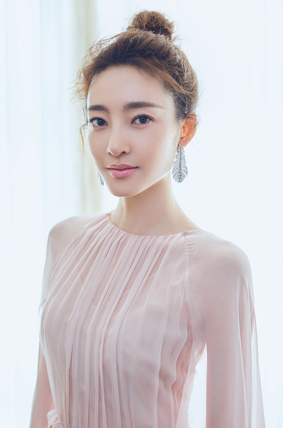 王丽坤佩戴boucheron出席第八届北京国际电影节