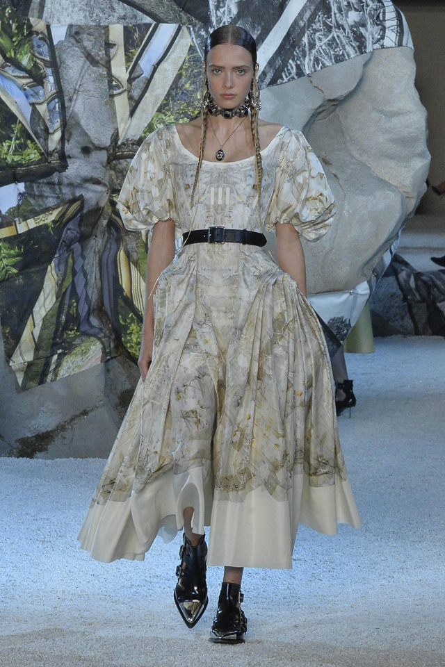 alexander mcqueen 2019 年春夏系列:一条裙子的诞生