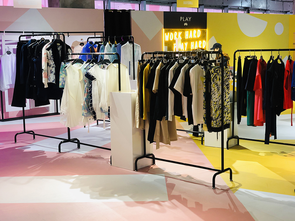 潮流服装定制店 1553682233_JRhvPd.jpg