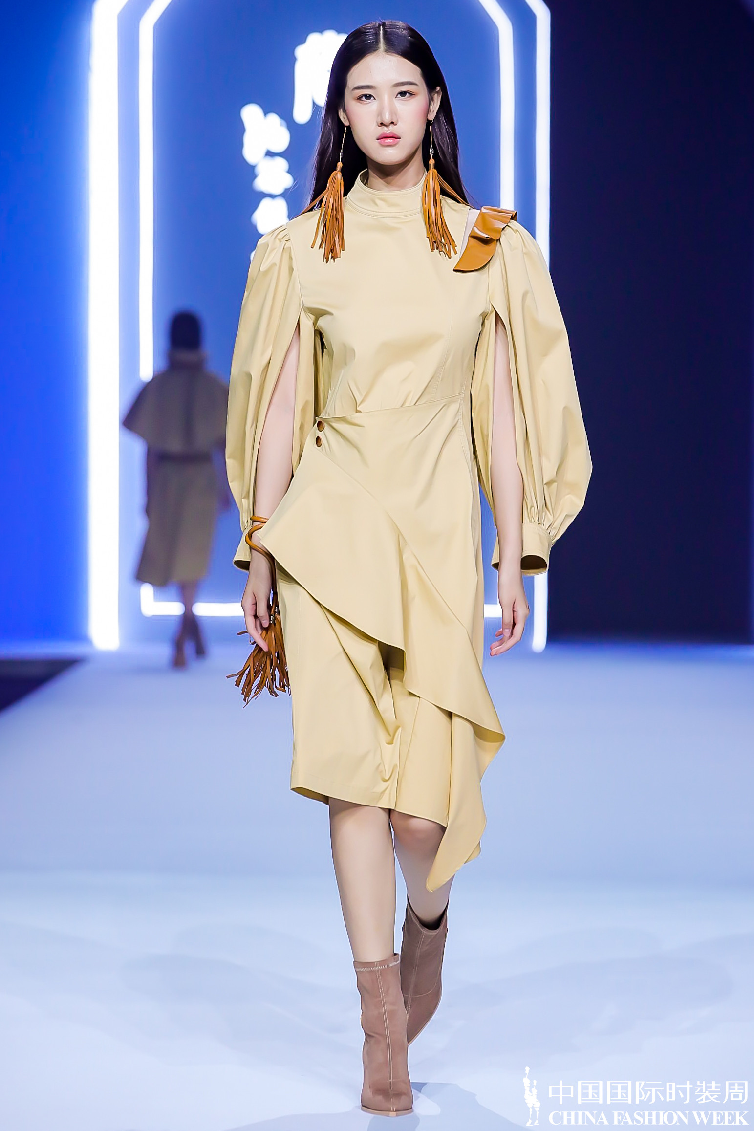 尚谷传祺·卢薪羽|繁华尽处展风雅,华裳一袭赋时尚_品牌新闻_潮流服饰