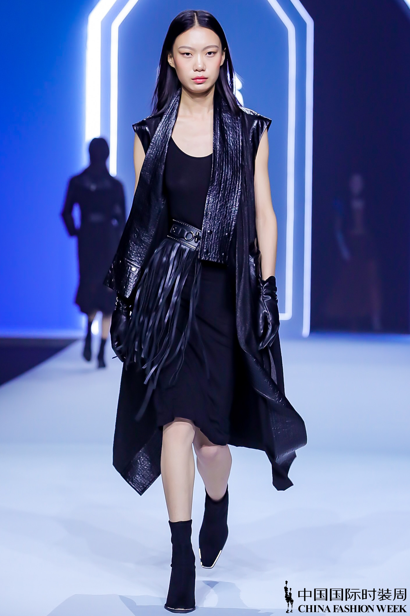 尚谷传祺·卢薪羽|繁华尽处展风雅,华裳一袭赋时尚_品牌新闻_潮流服饰