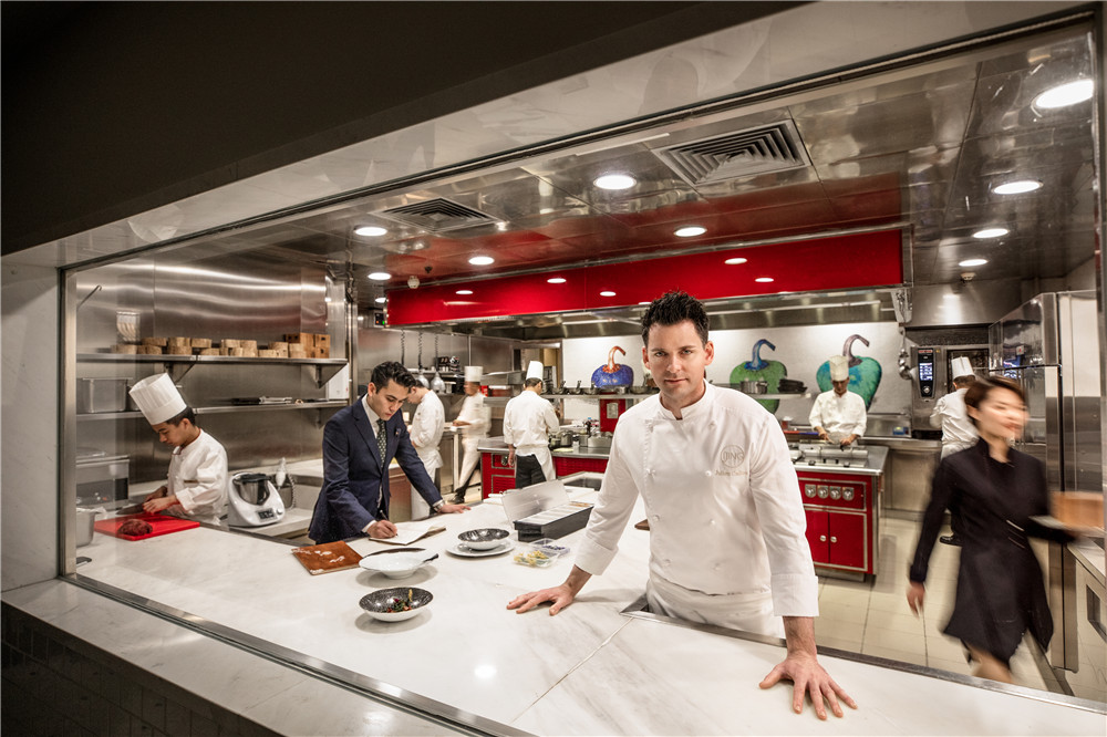 王府半岛酒店jing餐厅荣摘2021北京米其林指南一星由全球美食权威2021