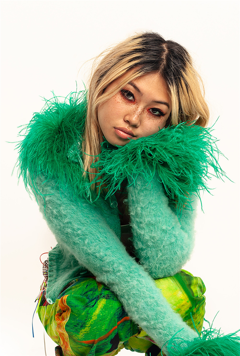 beabadoobee摄影fabien vilrus ;造型 elena mottola ;发型 yann