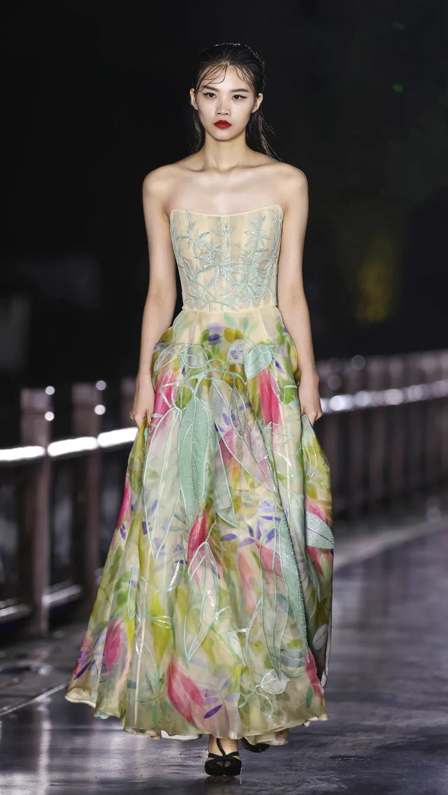 vivianne&virginia woolf的不解之缘在这次cocoon2021秋冬大秀中,时装