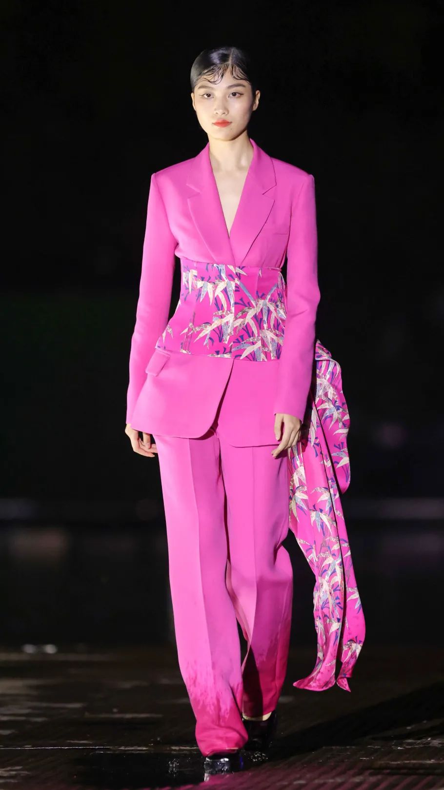 当代社会地位的代表,那么cocoon一定是时装界让女性在新时代脱颖而出