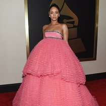 30岁了，Rihanna的红毯女神造型依旧无人能敌