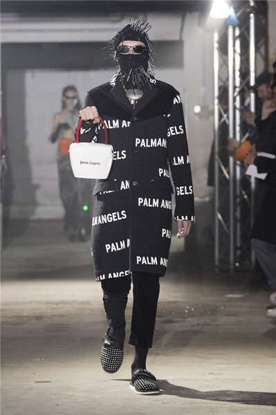 专栏 时装大片 品牌新闻 精彩专题 a sardonic gaze on antithetic