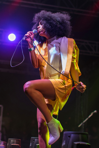 超闪耀solangeknowles的最佳舞台造型