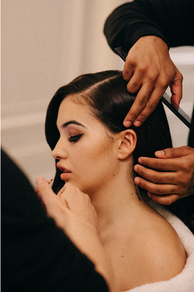 现场直击歌手mabel为出席dior迪奥彩妆派对做准备